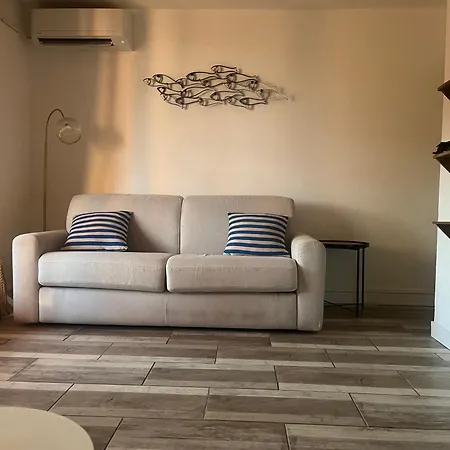 Le Miroir De La *