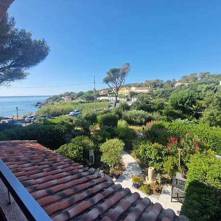 Le Miroir A *
