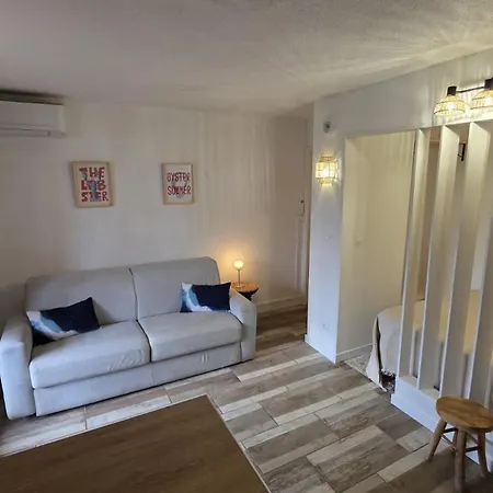 Le Miroir A * סנט-אגף