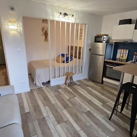 Le Miroir A * סנט-אגף